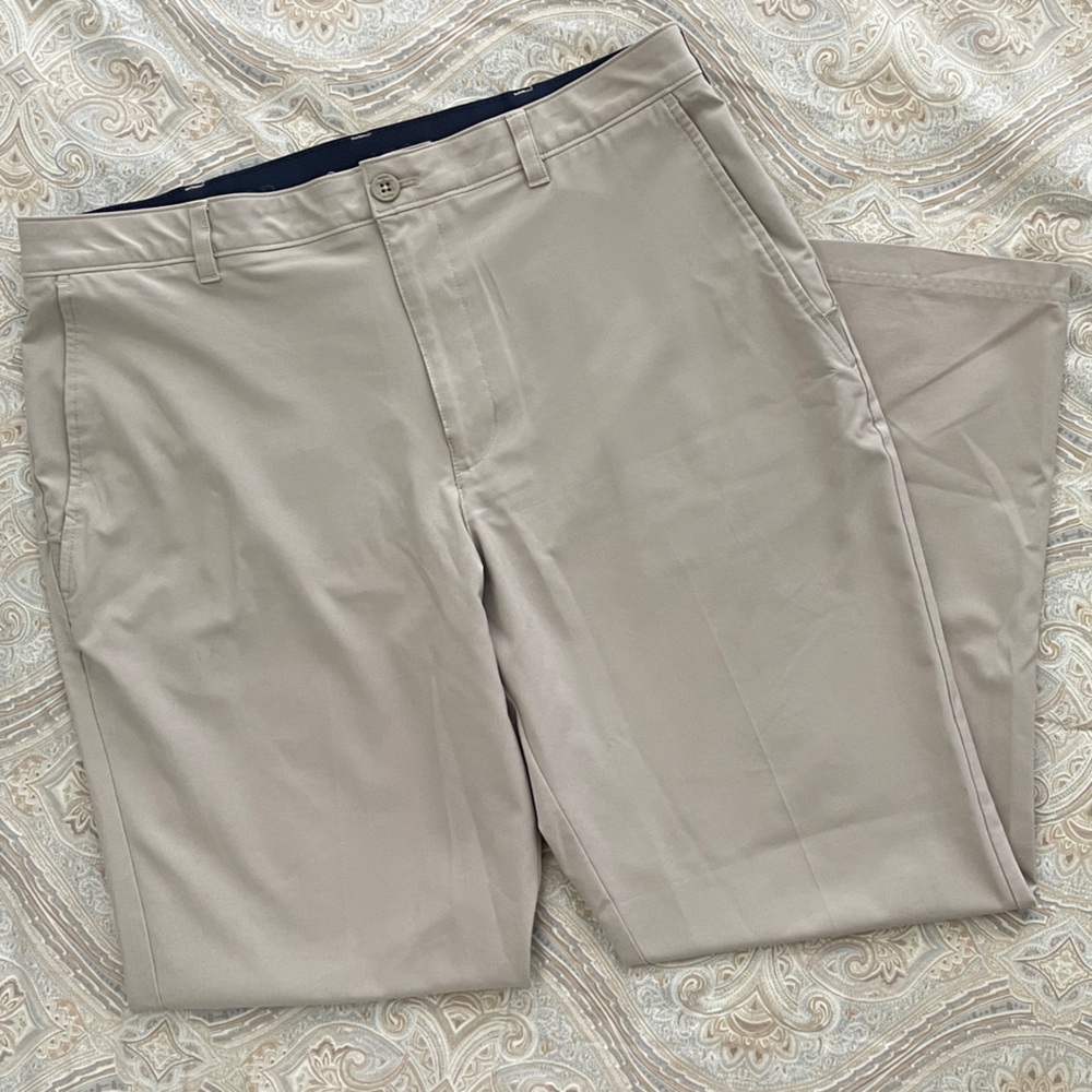 Classic Men's Khaki Chinos